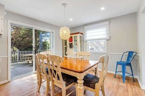 Dining - Spacious Family Home with Full Kitchen & Deck - Close to the Beach (Ocean City)