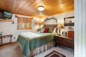 Free WiFi, bed sheets - Historic Grand Lake Cabin | Walk to Town & RMNP (Grand Lake)