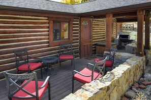 Terrace/patio - Historic Grand Lake Cabin | Walk to Town & RMNP (Grand Lake)