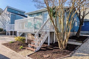 Exterior - Adorable, waterfront beach cottage w/ bay view, full kitchen, & free WiFi (Ocean City)