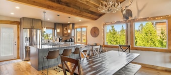 Square House | Lake Views, Hot Tub & Trails