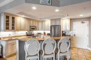 Fridge, microwave, oven, stovetop - Snowbird-Friendly Condo w/ Free WiFi, A/C, Private W/D, Shared Pool, Ocean View (Ocean City)