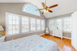 4 bedrooms, iron/ironing board, WiFi, bed sheets - Charming house & casita near the ocean with private pool, W/D & central AC (Ocean City)