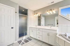 Shower, towels - Waterfront Secured Compound in West Ocean City: Your Dream Escape (Ocean City)