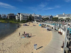 Beach nearby - Large, welcoming house steps from bay w/water view, WiFi, AC, shared pool, & W/D (Ocean City)