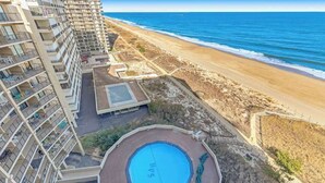 A high-rise hotel with a rooftop pool and ocean view. - High Point South P10 (Ocean City)