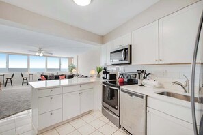 Fridge, microwave, oven, stovetop - Antigua 804 (Ocean City)