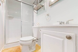 Shower, hair dryer, towels - Gorgeous oceanfront condo with pool, central AC, WiFi, balcony water views (Ocean City)