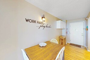 Interior - Gorgeous oceanfront condo with pool, central AC, WiFi, balcony water views (Ocean City)