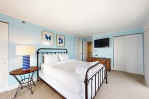 3 bedrooms, iron/ironing board, WiFi, bed sheets - Beachfront Condo w/Free WiFi, AC, Private Washer/Dryer, Shared Pool, Water Views (Ocean City)