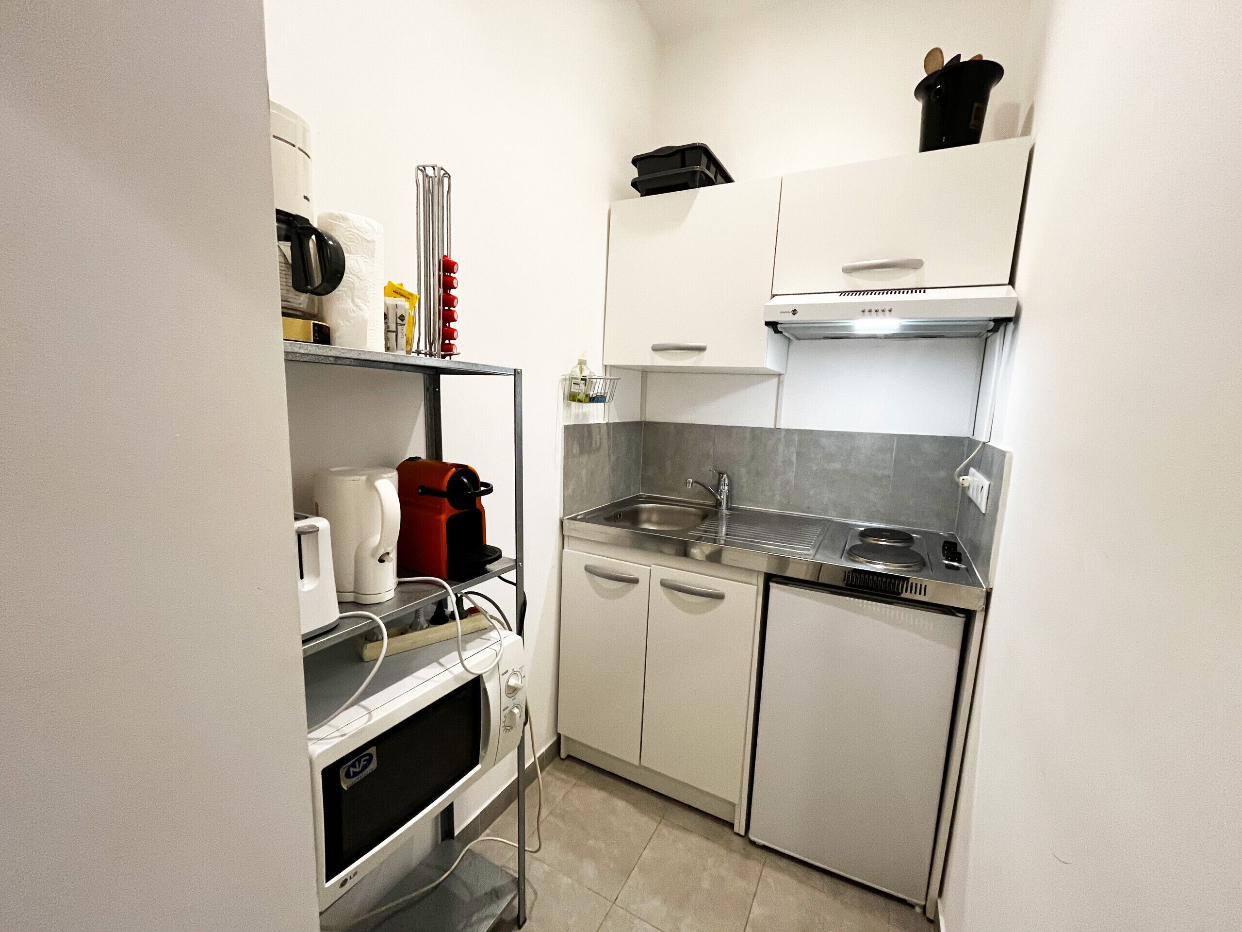 Fridge, microwave, coffee/tea maker, electric kettle
