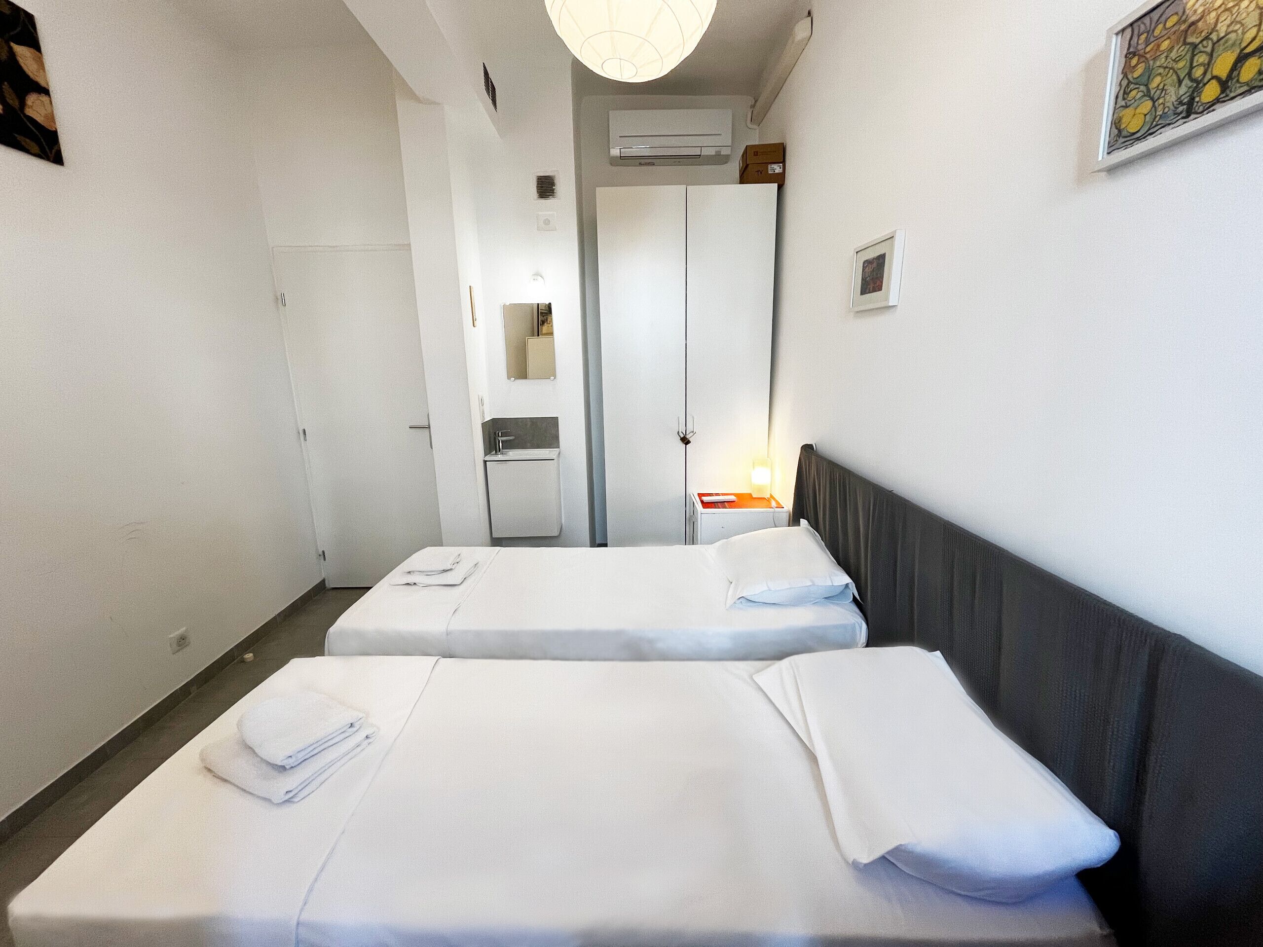 2 chambres, fer et planche à repasser, Wi-Fi gratuit, draps fournis