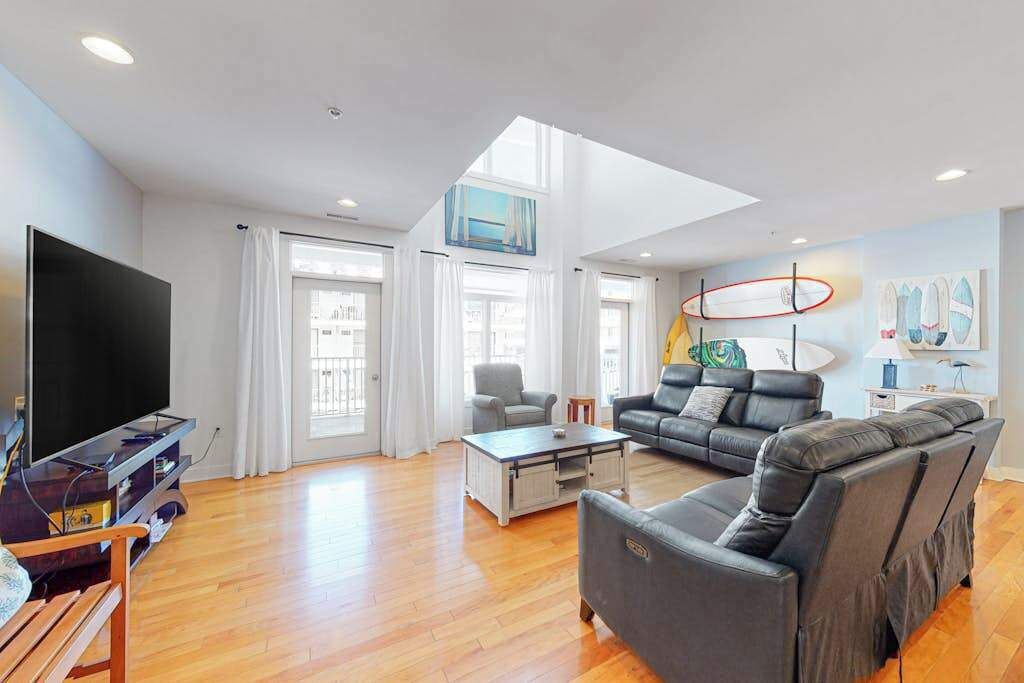 TV, DVD player, offices