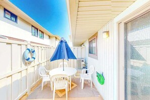 Outdoor dining - Beach Club 127 A (Ocean City)