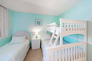 2 bedrooms, WiFi, bed sheets - Oceanfront condo with balcony, lovely sunrise view, central AC & pool (Ocean City)