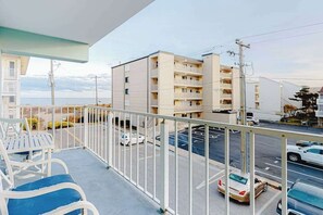 Property grounds - Ocean Block Condo with Balcony, Ocean Views, Central AC, WiFi & Laundry (Ocean City)