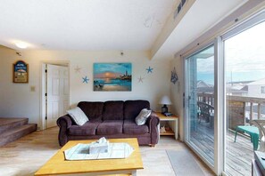 TV, DVD player, offices - Two-Level Condo with Balcony, Central AC, Washer/Dryer & WiFi - Near the Beach (Ocean City)