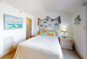 WiFi, bed sheets - Two-Level Condo with Balcony, Central AC, Washer/Dryer & WiFi - Near the Beach (Ocean City)