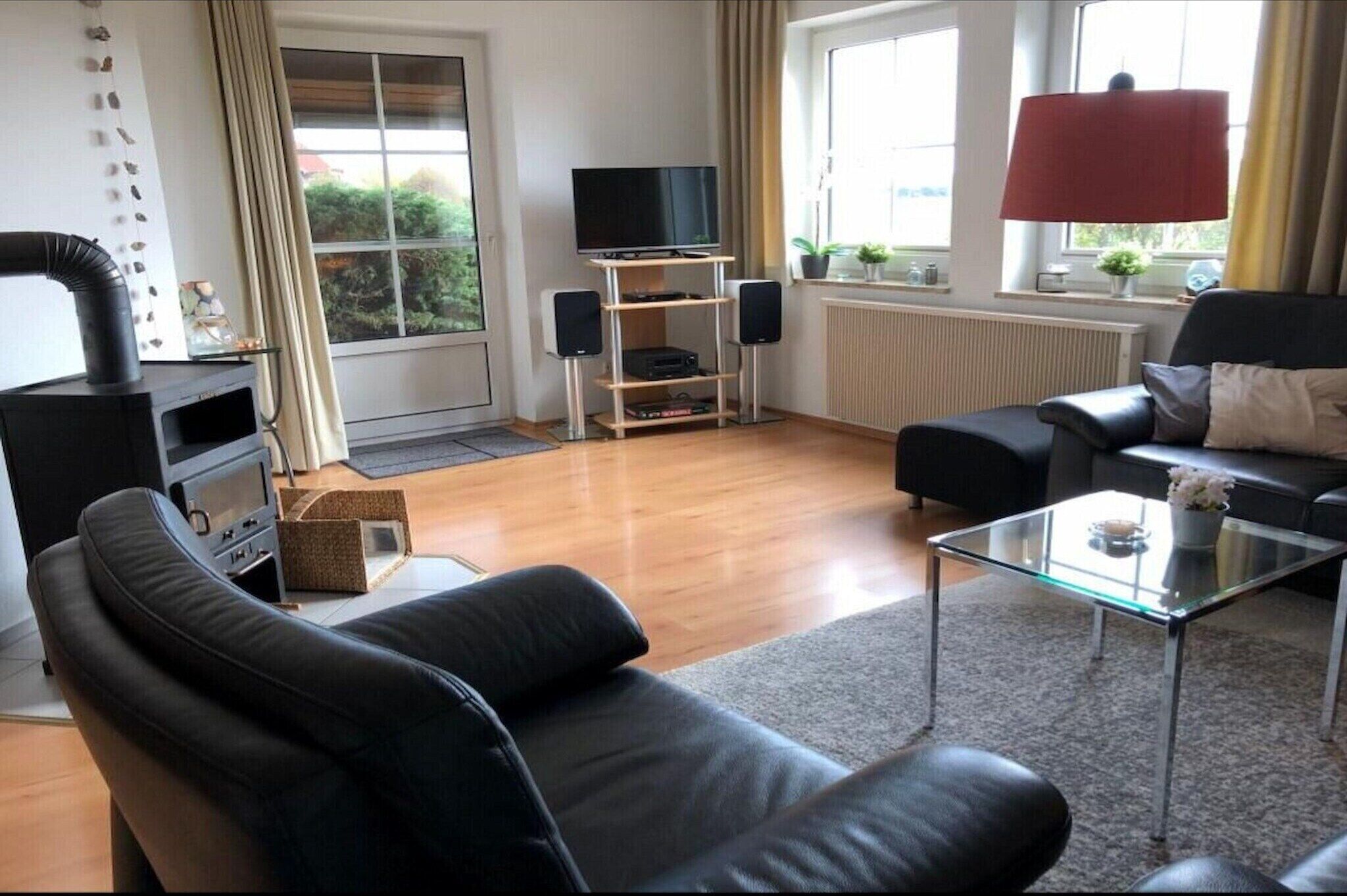 Smart TV, fireplace, DVD player, stereo
