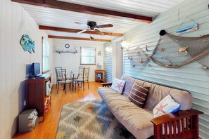 TV - Charming Pines Home: Garage, AC, Clean & Family Ready! (Ocean Pines)