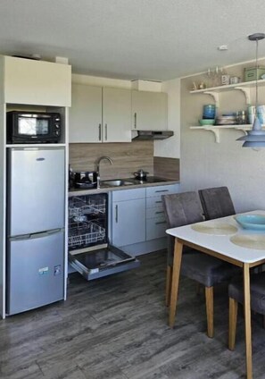 Kühlschrank, Ofen, Herdplatte, Geschirrspüler