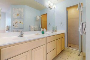Douche, serviettes fournies