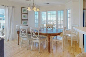 Dining - Ocean Block Condo with Large Balcony, AC, WiFi & Laundry - Steps to the Beach (Ocean City)