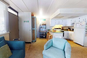 TV, DVD player, offices - First-Floor, Ocean Block Condo with Patio, AC, WiFi & Laundry - Steps to Beach (Ocean City)