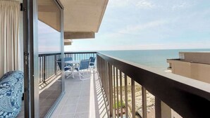 Property grounds - Astounding beach condo with balcony, pools, gym, game room & tennis (Ocean City)