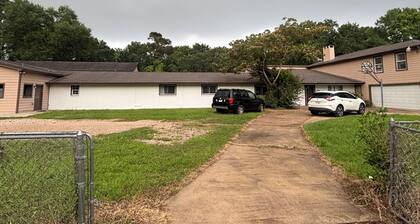 Spacious 9 - Bedroom-4.5 Bathroom Country/Cozy Home in pleasant Katy, Texas.