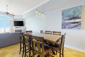 Dining - Oceanfront condo with rooftop pool, washer/dryer & AC (Ocean City)