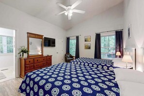 3 bedrooms, iron/ironing board, WiFi, bed sheets - Eastern Shore Getaway with Screened Porch, WiFi & Access to 5 Pools & Beach Club (Ocean Pines)