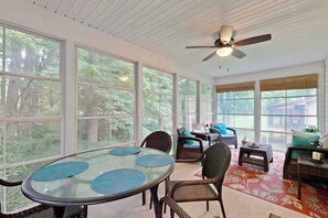 Dining - Eastern Shore Getaway with Screened Porch, WiFi & Access to 5 Pools & Beach Club (Ocean Pines)