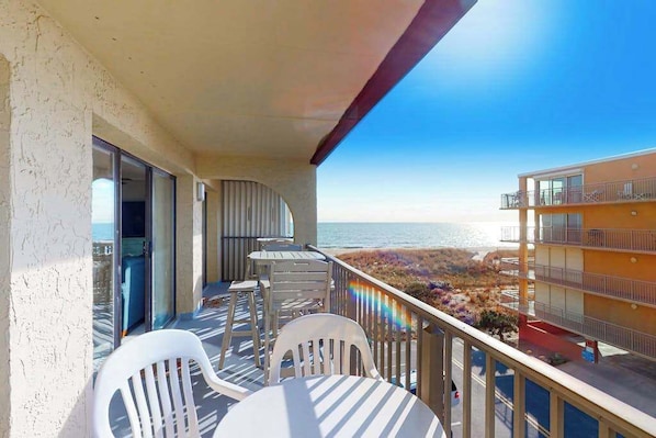 Property grounds - Condo in an Oceanfront Building with Side Ocean View, Balcony, AC & WiFi (Ocean City)