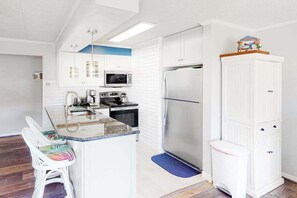 Fridge, microwave, oven, stovetop - Condo in an Oceanfront Building with Side Ocean View, Balcony, AC & WiFi (Ocean City)