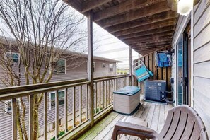 Property grounds - Well-Located Condo 2 Blocks from the Beach w/ AC & Private Laundry (Ocean City)
