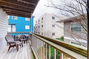 Property grounds - Well-Located Condo 2 Blocks from the Beach w/ AC & Private Laundry (Ocean City)