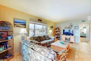 TV, DVD player, offices - Ocean Block Condo w/ Balcony, Ocean View, Central AC & Washer/Dryer (Ocean City)