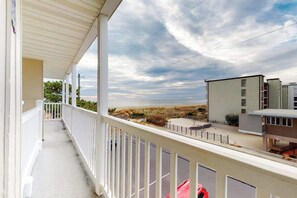 Property grounds - Ocean Block Condo w/ Balcony, Ocean View, Central AC & Washer/Dryer (Ocean City)
