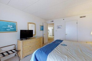 2 bedrooms, iron/ironing board, WiFi, bed sheets - Ocean View Condo with Balcony, WiFi, W/D, Central AC & Shared Outdoor Pool (Ocean City)