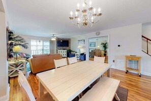 Interior - Condo with AC, washer/dryer & pool - walk to the beach/Northside Park (Ocean City)