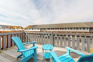 Terrace/patio - Condo with AC, washer/dryer & pool - walk to the beach/Northside Park (Ocean City)