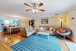 TV, DVD player, offices - Condo with AC, washer/dryer & pool - walk to the beach/Northside Park (Ocean City)