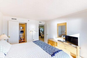 2 bedrooms, iron/ironing board, WiFi, bed sheets - Air-Conditioned, Oceanfront Condo with Balcony, WiFi, W/D & Shared Pool (Ocean City)