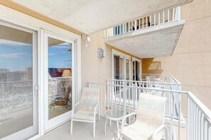 Terrace/patio - Updated condo in oceanfront building with side ocean view, pool, & gym (Ocean City)