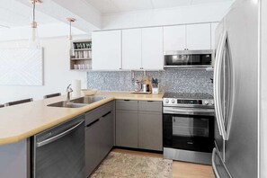 Fridge, microwave, oven, stovetop - Freshly Renovated Ocean Block Condo w/ Balcony, Partial Ocean View, AC & WiFi (Ocean City)