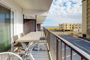 Outdoor dining - Freshly Renovated Ocean Block Condo w/ Balcony, Partial Ocean View, AC & WiFi (Ocean City)