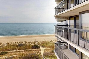 Property grounds - Beachfront condo with balcony, pools, game room, tennis, sauna & gym (Ocean City)