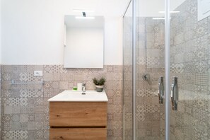 Shower, bidet - GuestHost - Borgo 84 Marzamemi - Terrace Sea (Pachino)