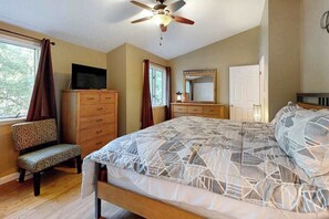 3 bedrooms, WiFi, bed sheets - Dog-friendly home with wood-burning fireplace, central AC, WiFi, & pool access (Ocean Pines)